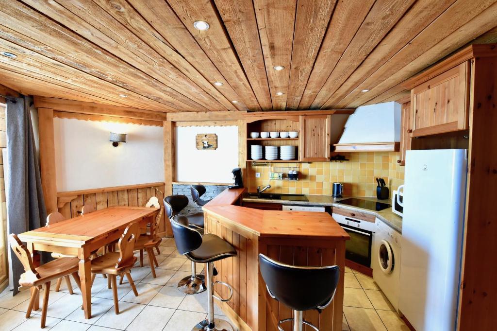 Kuchyň nebo kuchyňský kout v ubytování Ancolies Val Thorens
