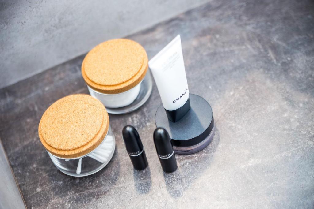 Number 1 Deluxe Apartments - 19