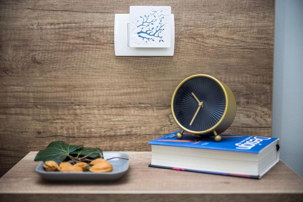 Number 1 Deluxe Apartments - 18