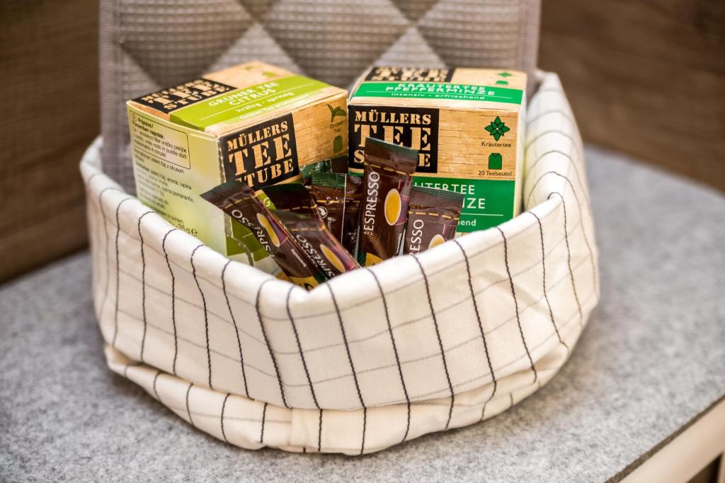 Number 1 Deluxe Apartments - 16