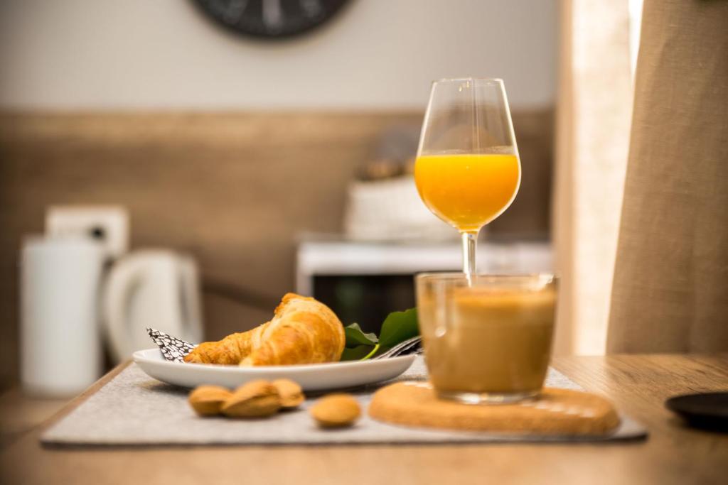 Number 1 Deluxe Apartments - 14