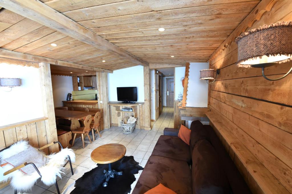 TV a/nebo společenská místnost v ubytování Ancolies Val Thorens