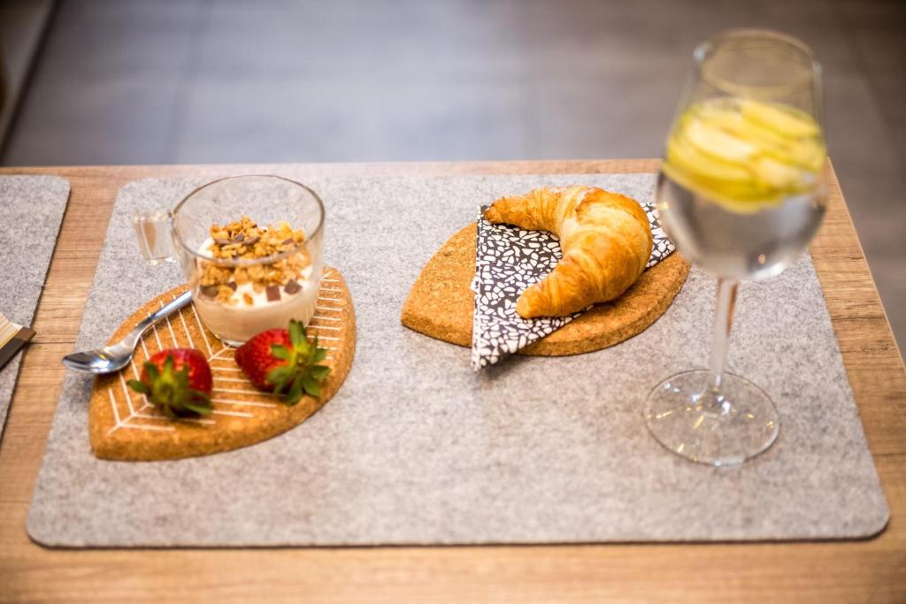 Number 1 Deluxe Apartments - 15