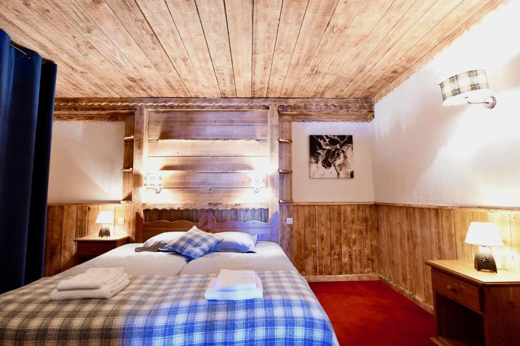 Postel nebo postele na pokoji v ubytování Ancolies Val Thorens