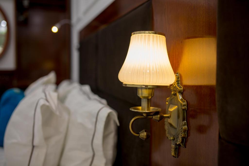 Antique Angel Hotel - 11