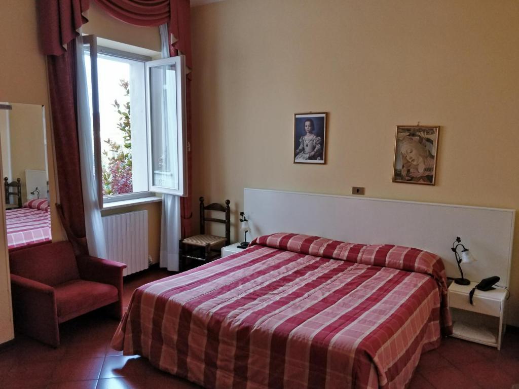 Postel nebo postele na pokoji v ubytování Hotel Barolo Classico