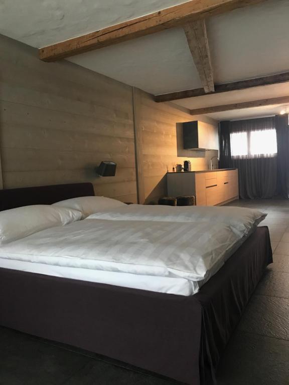 Postel nebo postele na pokoji v ubytování Charly Studio In Gstaad