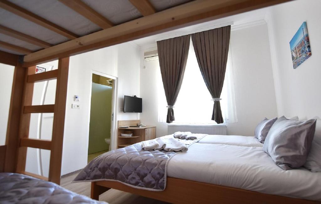 Villa Nina Hotel & Lounge bar - Family Room