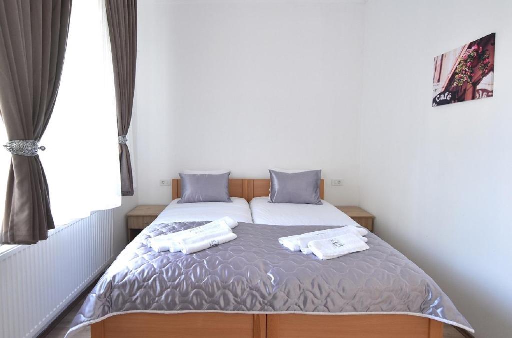 Postel nebo postele na pokoji v ubytování Villa Nina Hotel & Lounge bar