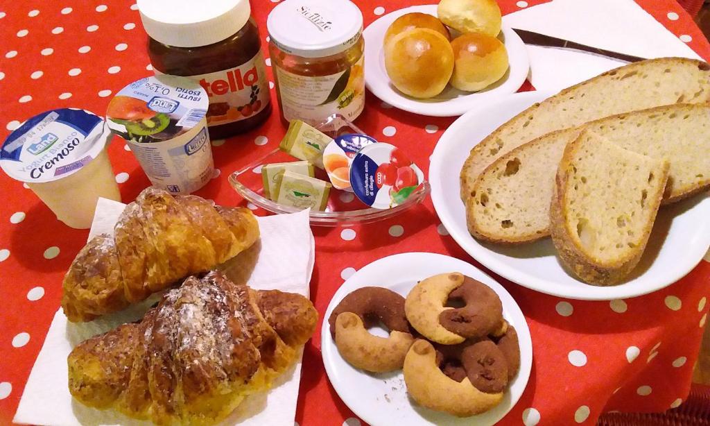 Jedlo v ubytovaní bed & breakfast alebo blízkom okolí