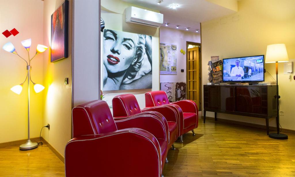 Televízia a/alebo spoločenská miestnosť v ubytovaní Solaris B&B