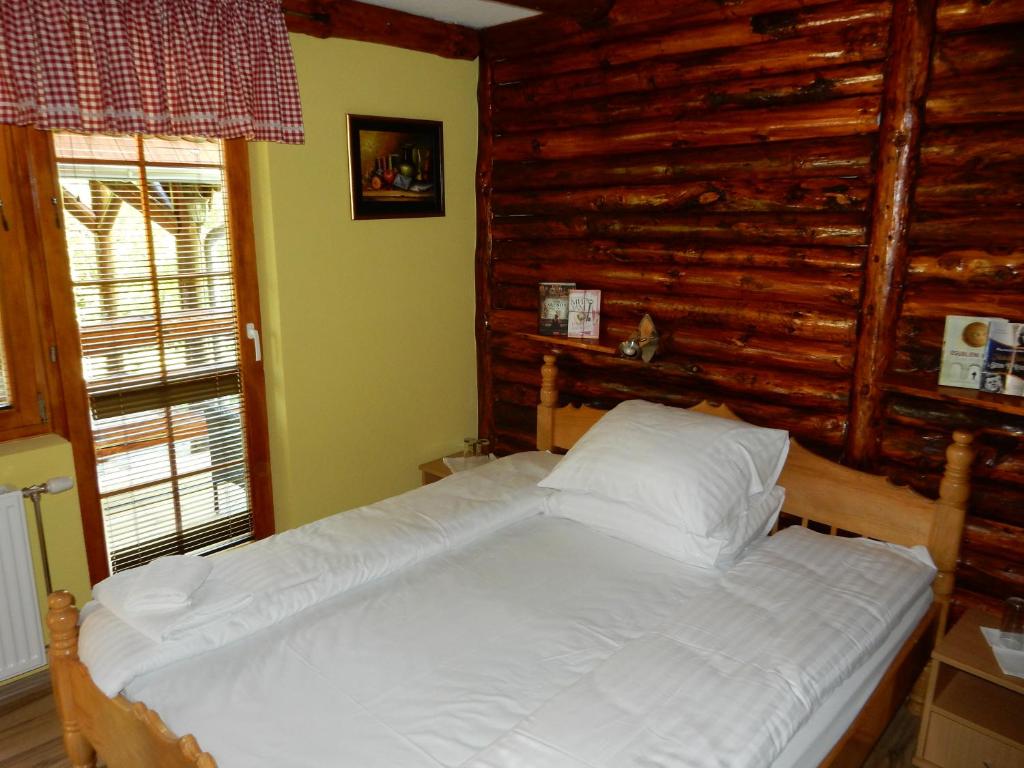 Postel nebo postele na pokoji v ubytování Apartments Izvor Lisine