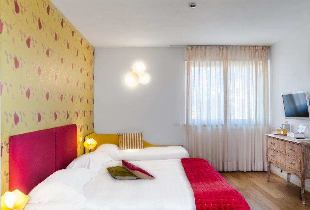 Postel nebo postele na pokoji v ubytování Spluga Sosta & Hotel