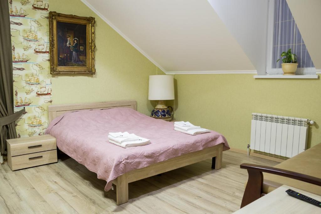 Postel nebo postele na pokoji v ubytování Art house Hostel