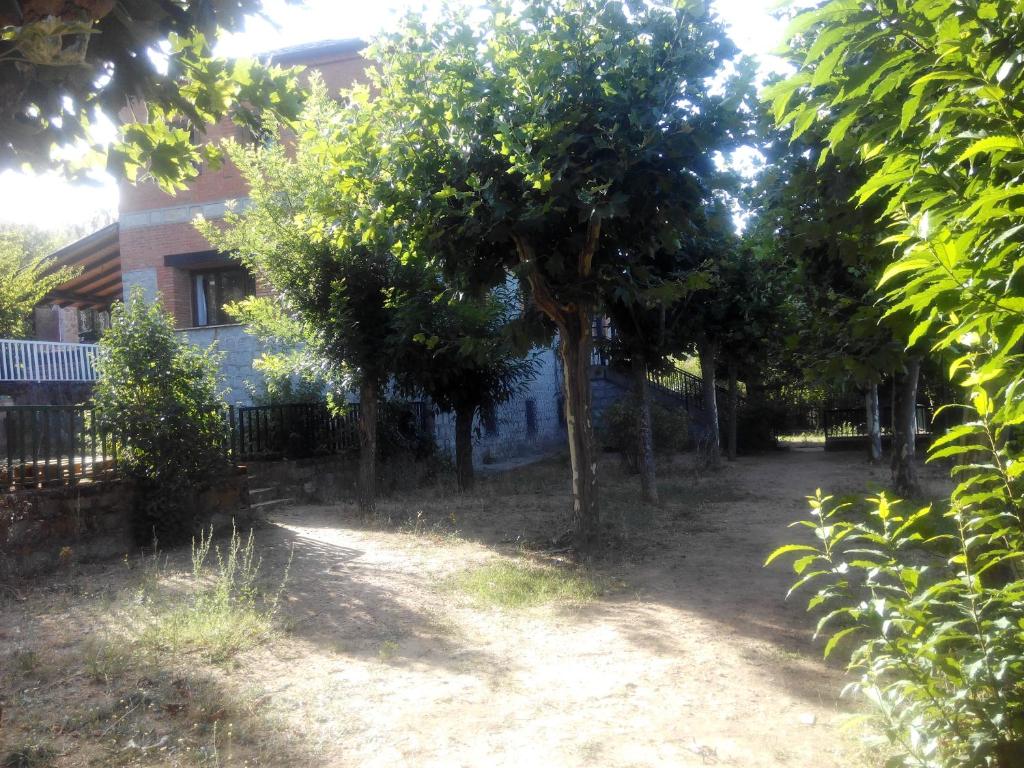 Vonkajšia záhrada v ubytovaní Hotel Rural Don Burguillo