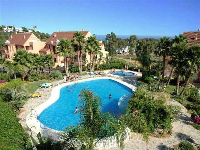 Casares Costa - Paraiso de la Bahiaの敷地内または近くにあるプールの景色