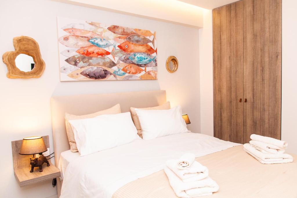 Posteľ alebo postele v izbe v ubytovaní Sweet Suite Flora in Vouliagmeni