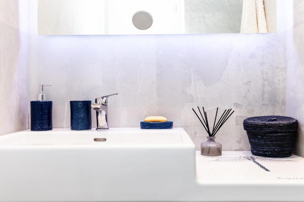 Kúpeľňa v ubytovaní Sweet Suite Flora in Vouliagmeni