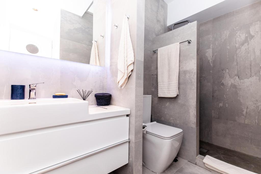Kúpeľňa v ubytovaní Sweet Suite Flora in Vouliagmeni