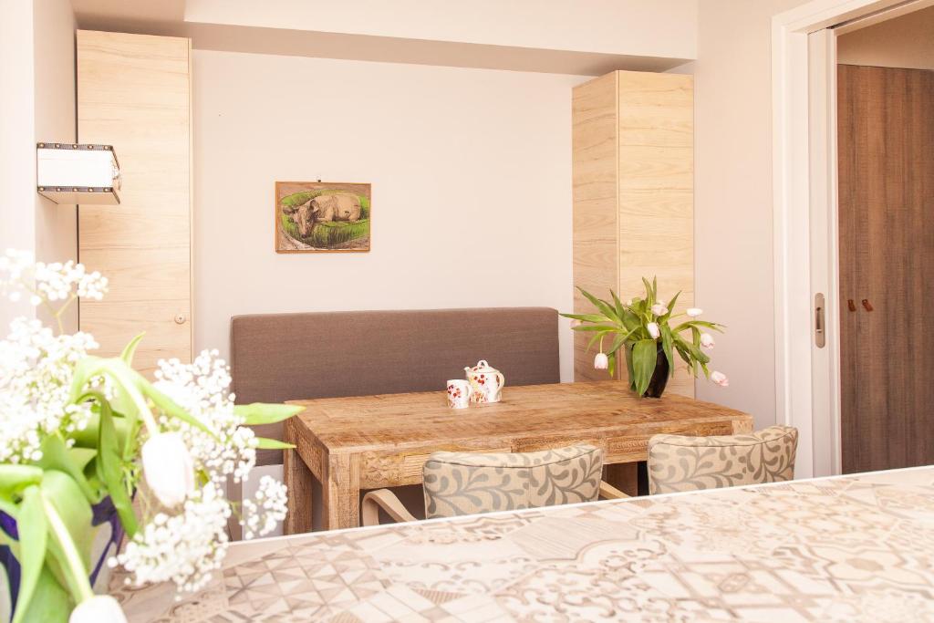 Posedenie v ubytovaní Sweet Suite Flora in Vouliagmeni