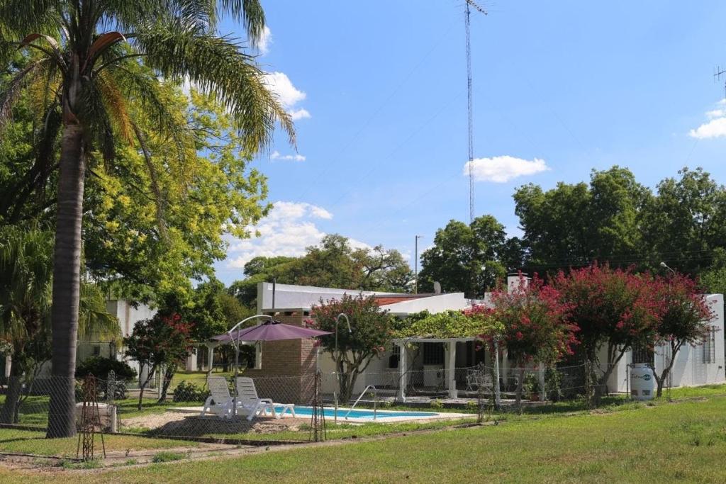 a house with a swimming pool and a palm tree at Los Nogales de Yerua in Calabacillas