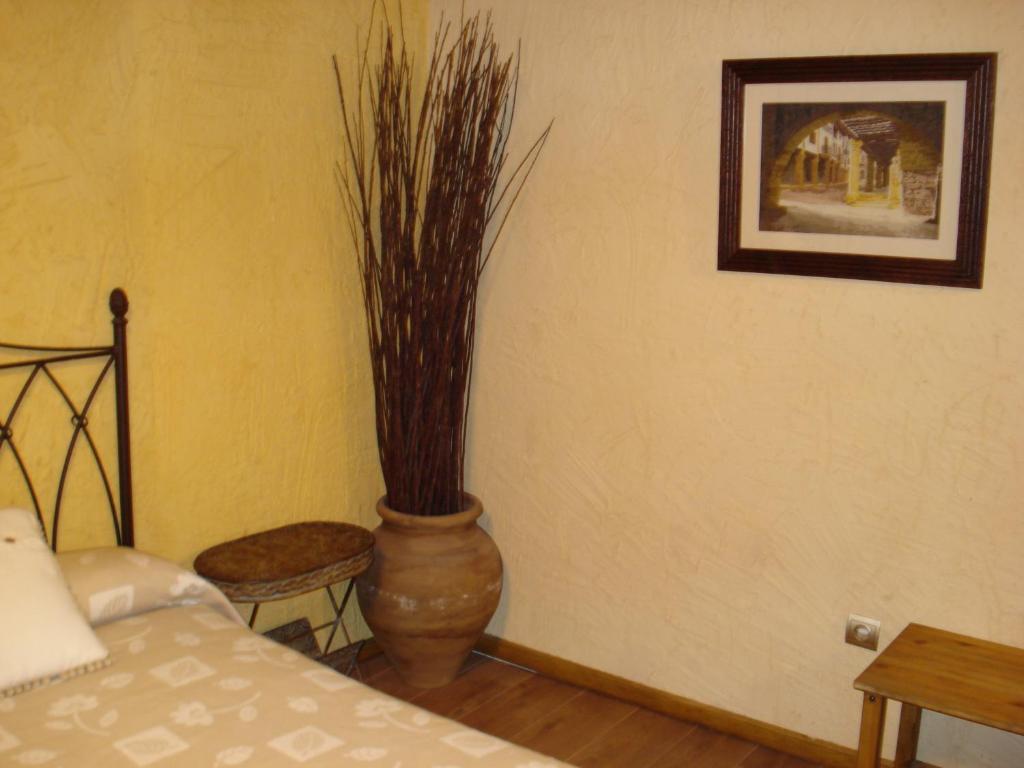 A bed or beds in a room at El Balcón de Mogarraz