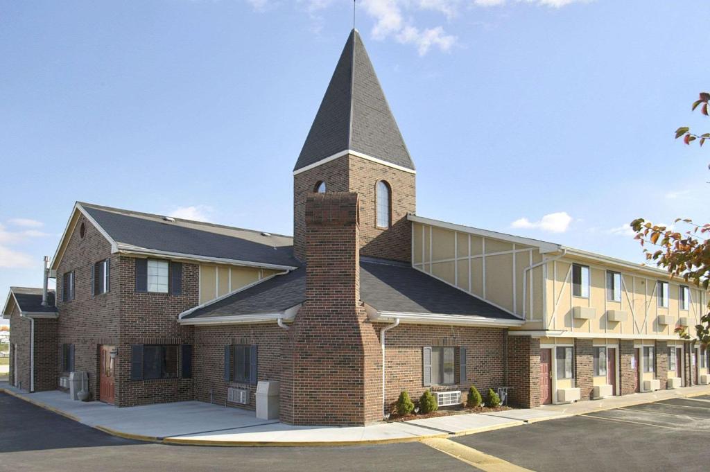 a church with a steeple on the side of a building at Days Inn by Wyndham Concordia in Concordia