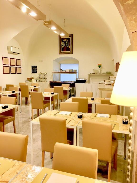 Khu vực ghế ngồi tại Palazzo Pischedda