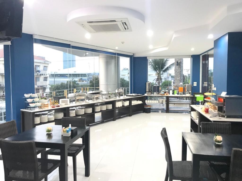 ห้องอาหารหรือที่รับประทานอาหารของ Anna-Nava Pakkret Hotel