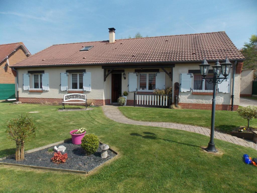 a house with a grass yard and a street light at Au P'tit Gouy in Gouy-Saint-André