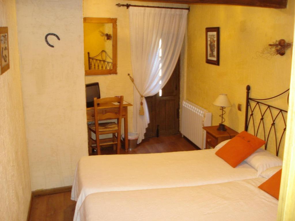 A bed or beds in a room at El Balcón de Mogarraz