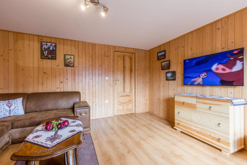 Televízia a/alebo spoločenská miestnosť v ubytovaní Śleboda