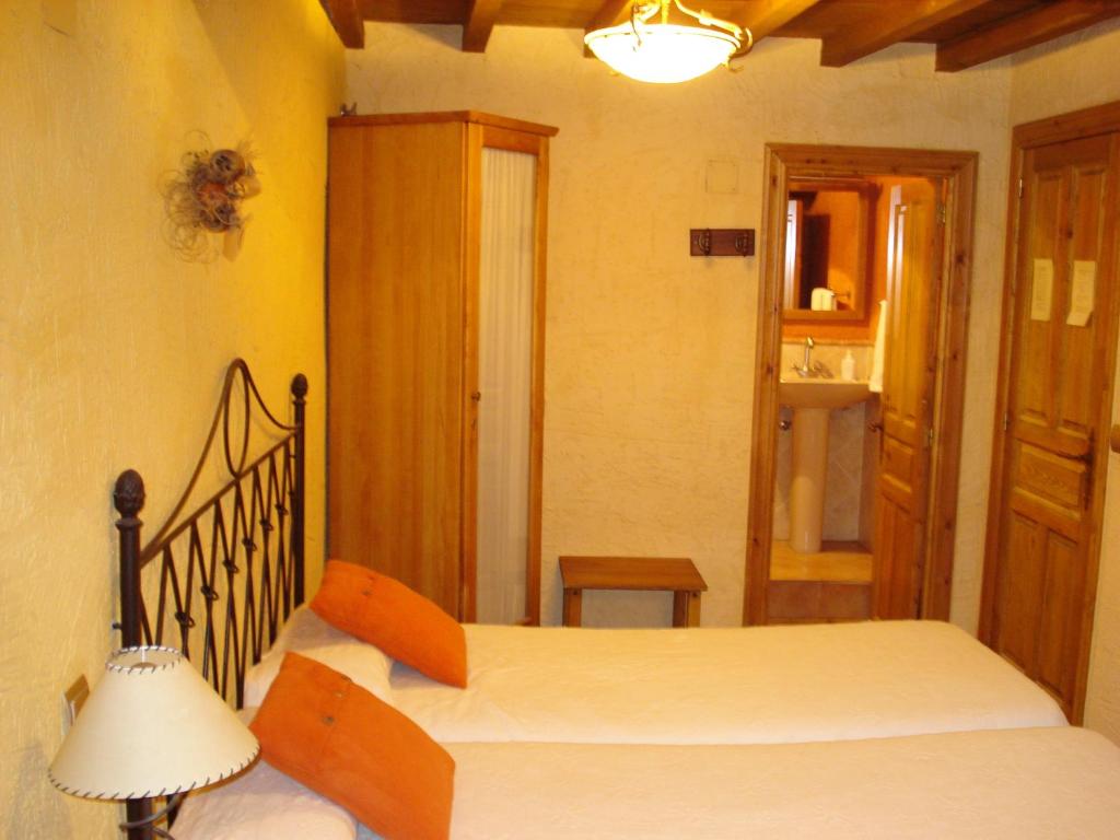 A bed or beds in a room at El Balcón de Mogarraz