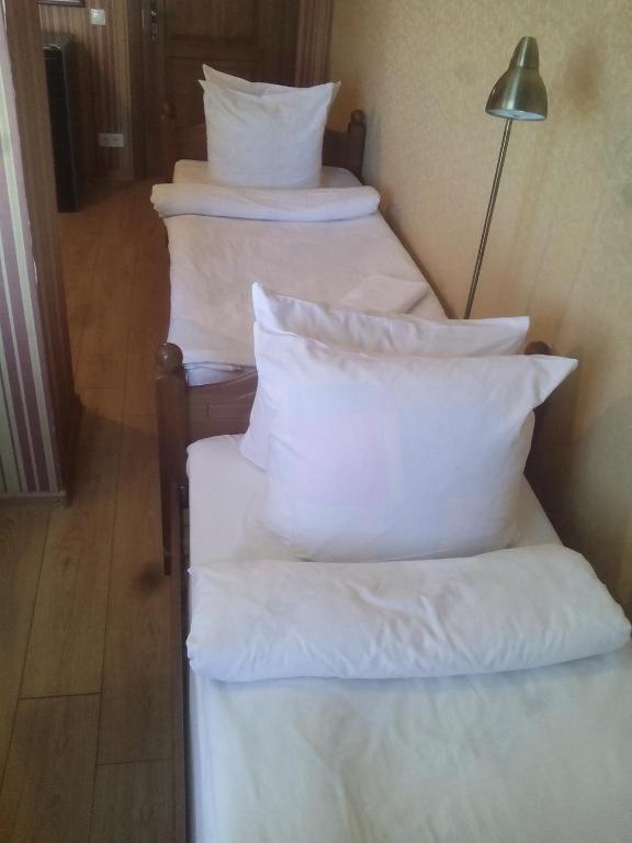 Postel nebo postele na pokoji v ubytování Sveciu Namai Avada