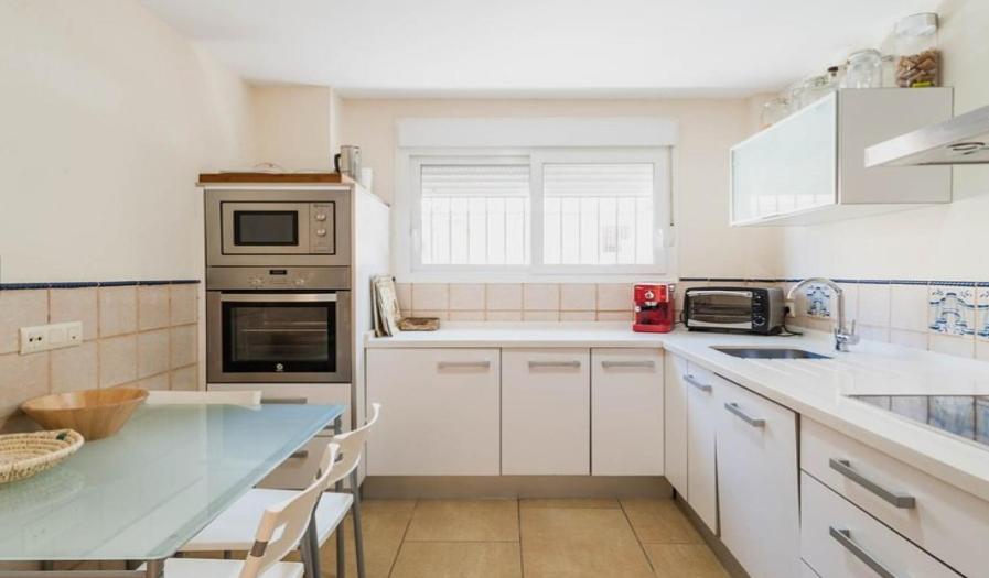 Kuchnia lub aneks kuchenny w obiekcie CASA 4 HABITACIONES CON JARDIN 10 Pax
