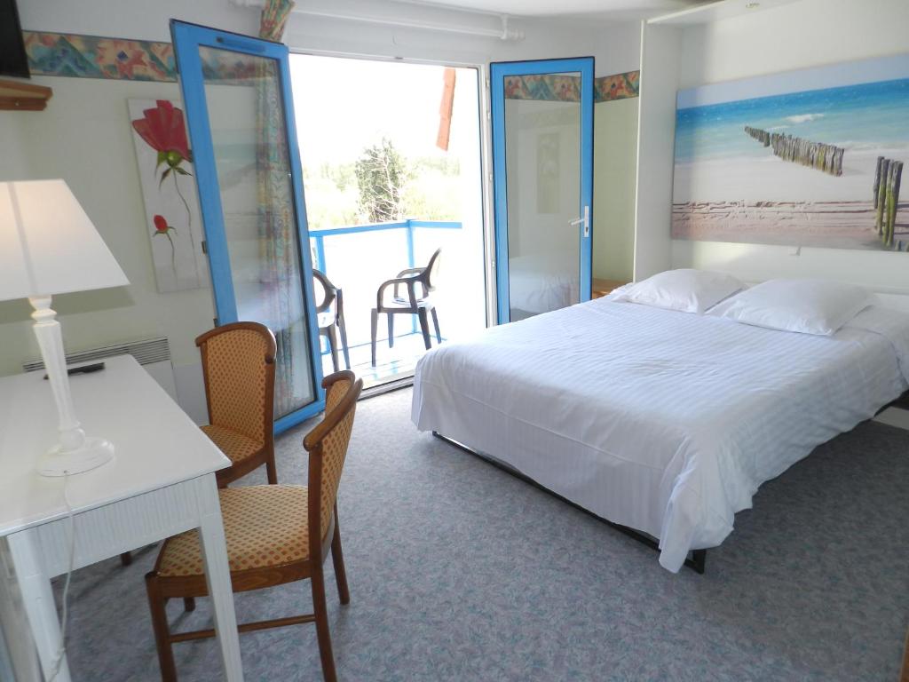 Postel nebo postele na pokoji v ubytování Hôtel Le Vivier WISSANT - Vue Mer - Côte d'Opale - Baie de Wissant - 2CAPS