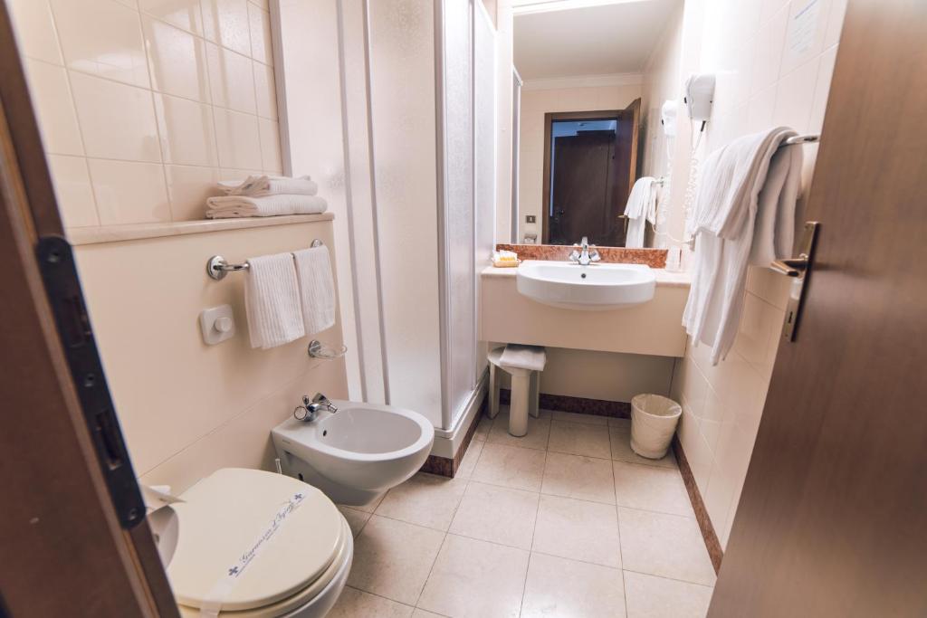 Kúpeľňa v ubytovaní Hotel Everest Arco
