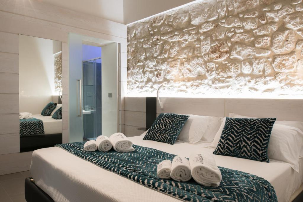Postel nebo postele na pokoji v ubytování Caportigia Boutique Hotel