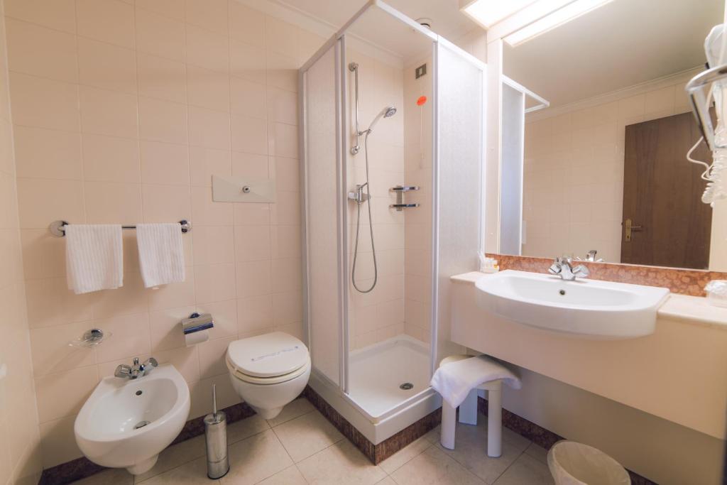 Kúpeľňa v ubytovaní Hotel Everest Arco