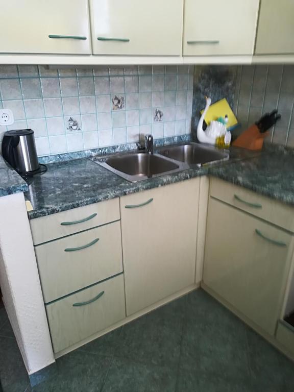 Kuchyň nebo kuchyňský kout v ubytování Apartments & Rooms Stare