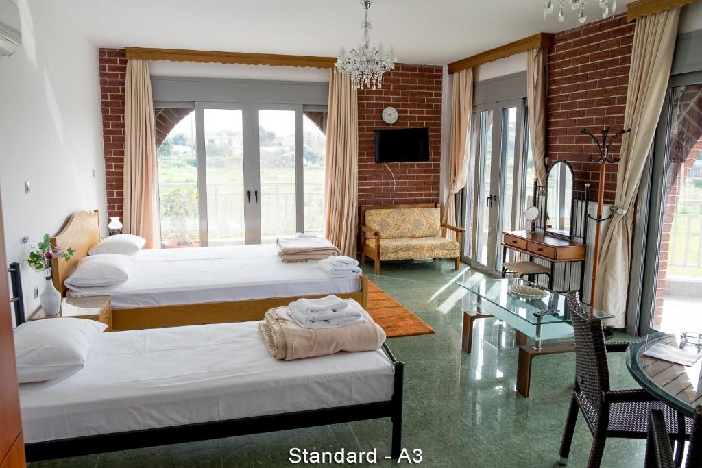 Postel nebo postele na pokoji v ubytování Ionion Star Hotel