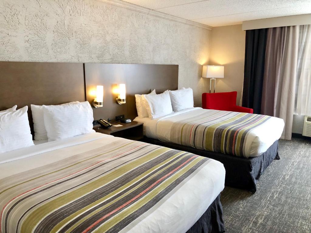 Country Inn & Suites by Radisson, Mt Pleasant-Racine West, WI - Suite With Two Queen Beds - Non-Smoking