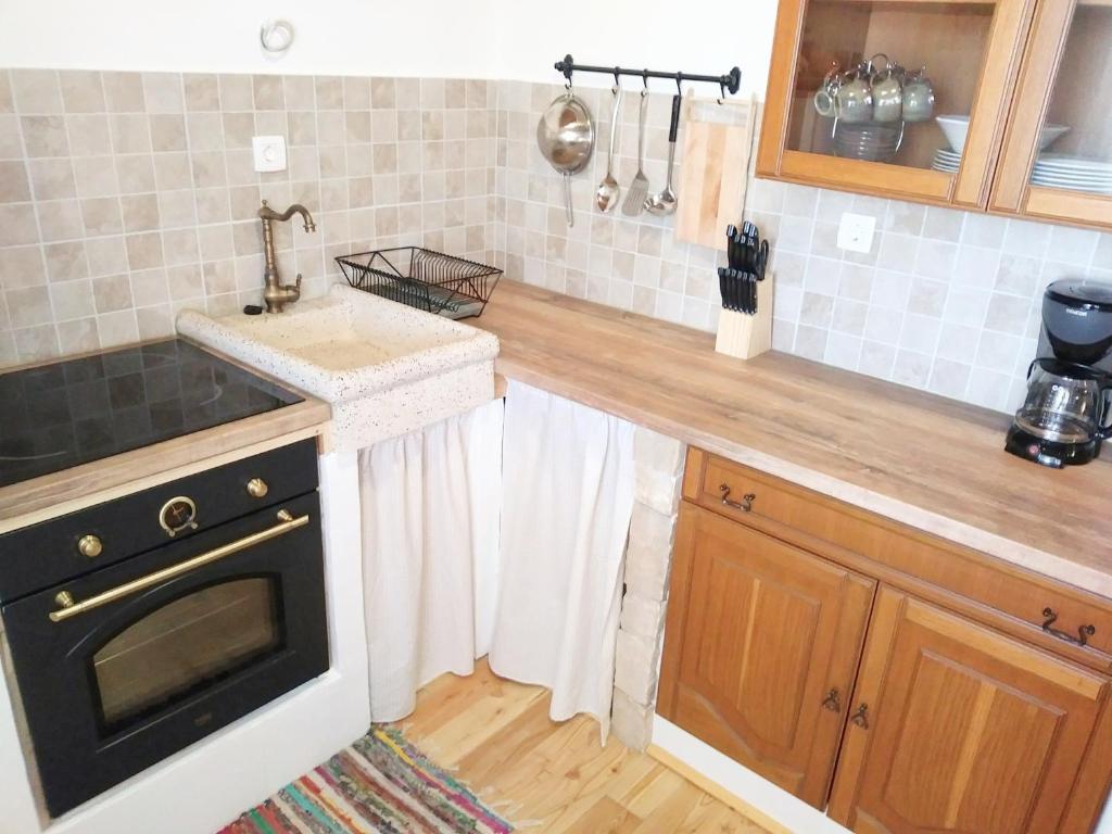 Kuchyň nebo kuchyňský kout v ubytování Apartment Cernesa