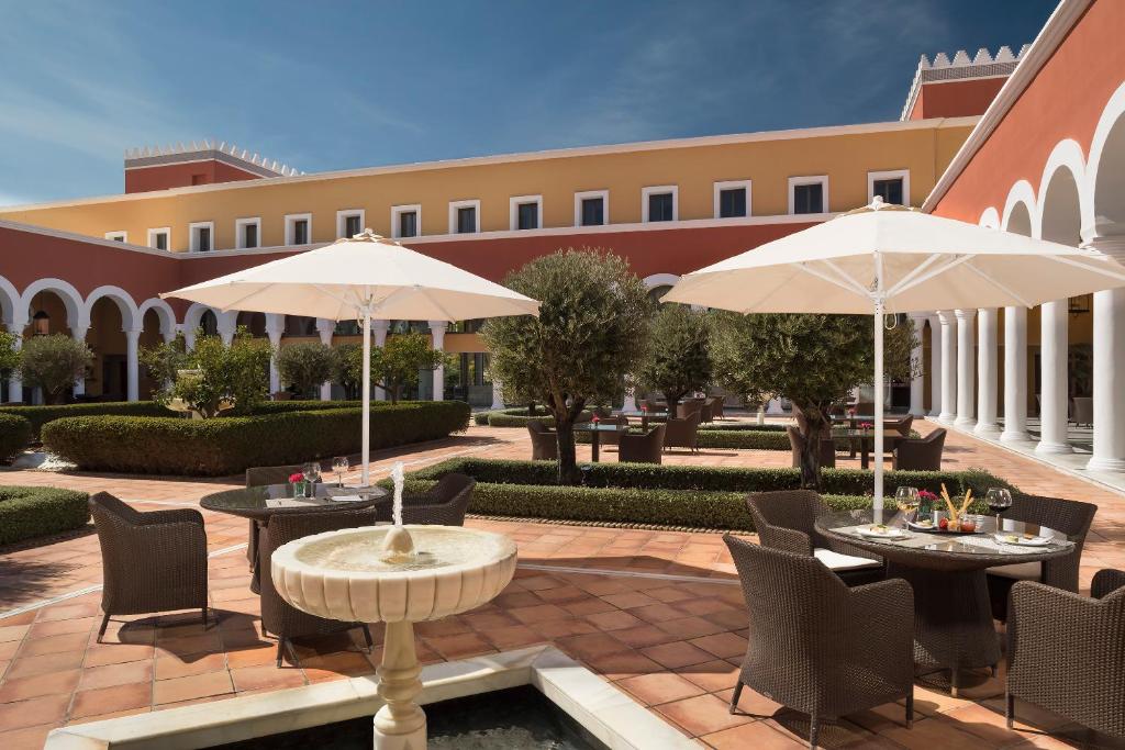 Reštaurácia alebo iné gastronomické zariadenie v ubytovaní Palacio de Sancti Petri, a Gran Meliá - The Leading Hotels of the World