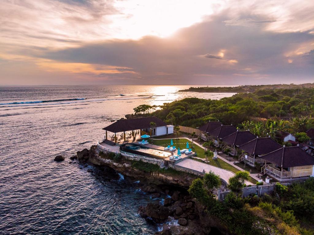 an aerial view of a house on the beach at Ombak Bay Lembongan in Nusa Lembongan