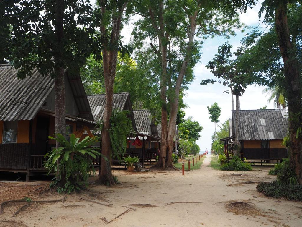 Bluesky Beach Bungalows - 3