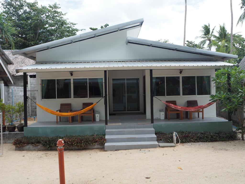 Bluesky Beach Bungalows - 9