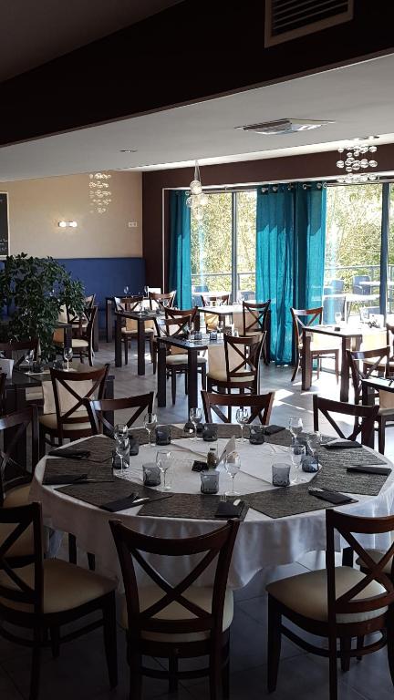 Restaurace v ubytování Logis Le Cadusia