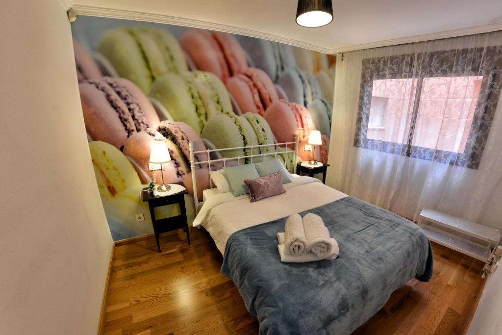 a bedroom with a bed with two hats on it at Apartamentos La Estación in Málaga