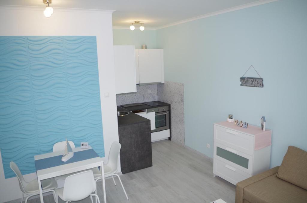 Kuchnia lub aneks kuchenny w obiekcie Aquamarin Studio Apartman